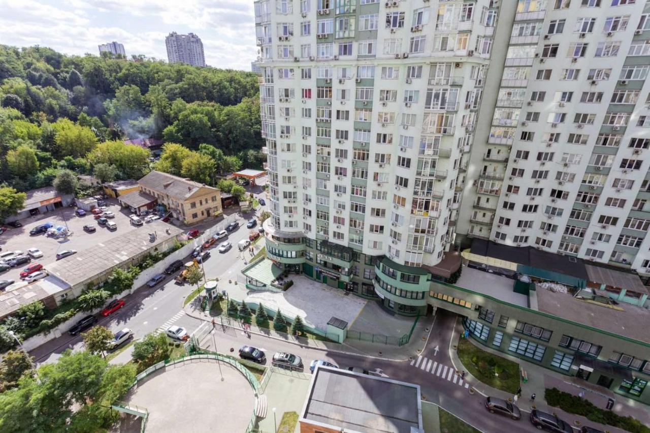 Navit Apartments With Breakfast, Near The Railway Station, The City Center And The Park Kyiv Exterior photo